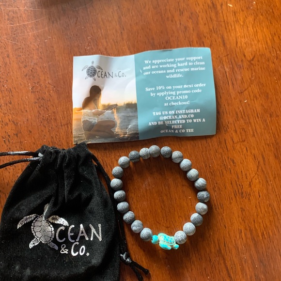 Sea turtle and bead bracelet - Picture 2 of 3